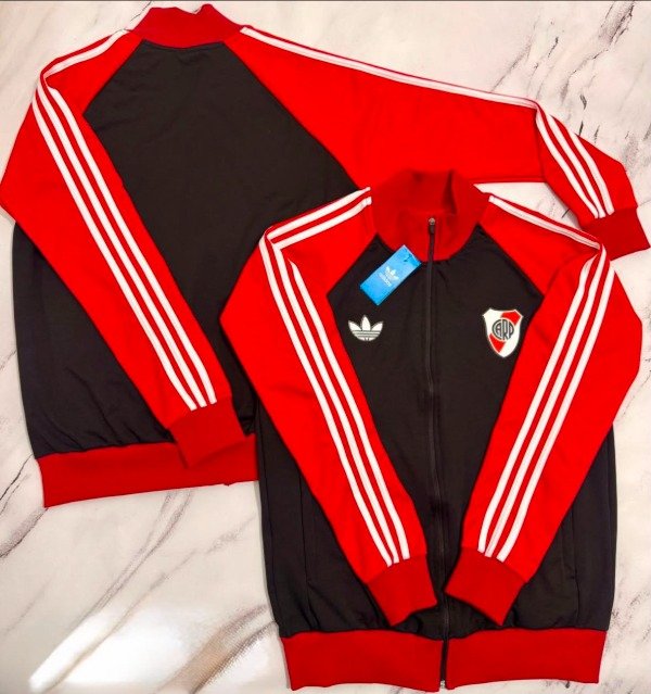 Producto - S24 CAMPERA DEPORTIVA CONCENTRACIÓN  RIVER PLATE TEMPORADA 2026 T2