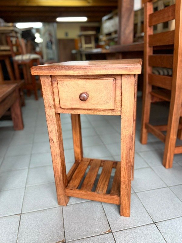 Producto - Mesa de luz 4 patas