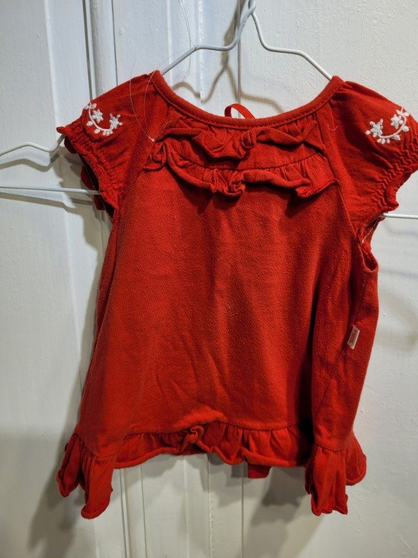 Producto - Musculosa MIMO colorada con volados EN SALE Talle 18/24 meses - PRECIO: 2X