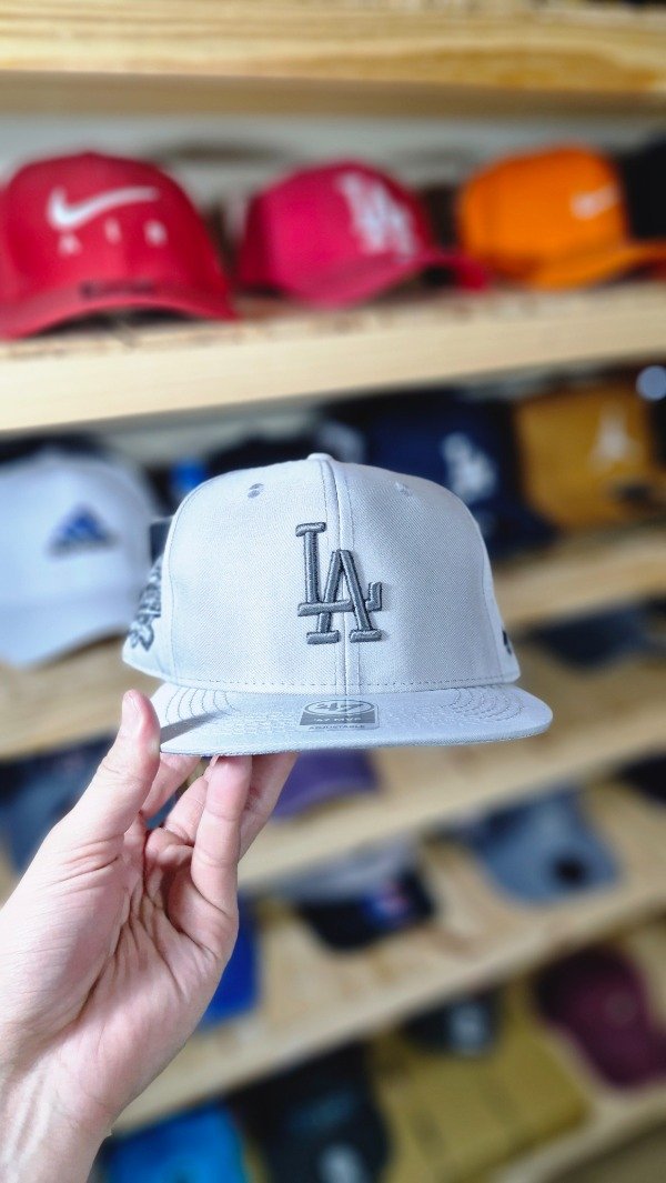 Producto - GORRA PREMIUM LOS ANGELES GRIS PLANA