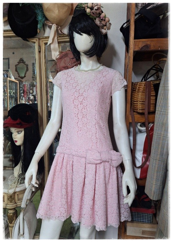 Producto - Vestido Guipiur Rosa con volados Años 60'