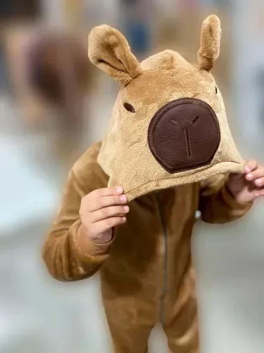 Producto - Pijama Kigurumi Capibara Disponible para niños de 5 a 10 años
