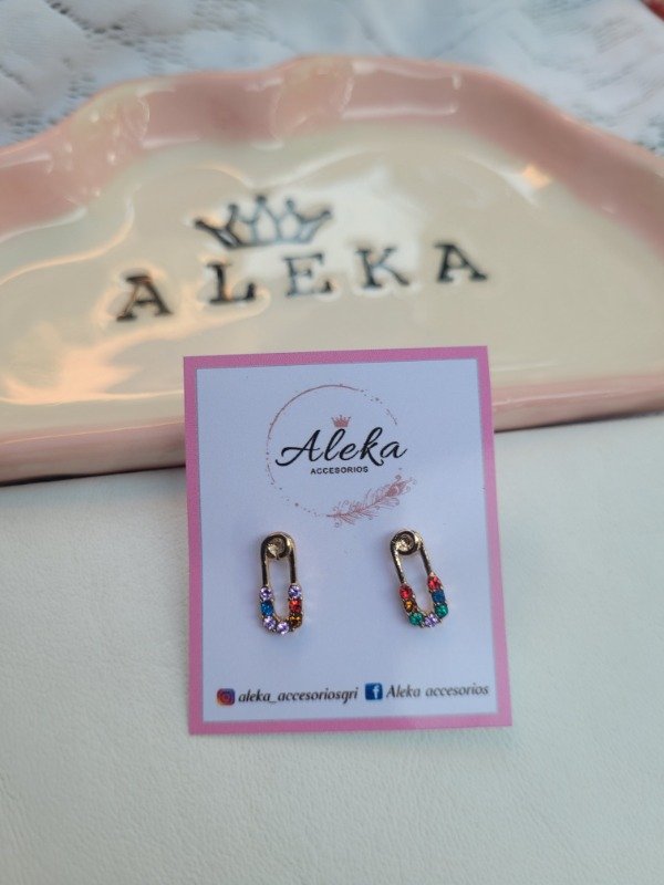 Producto - Aros alfileres de colores de acero dorado