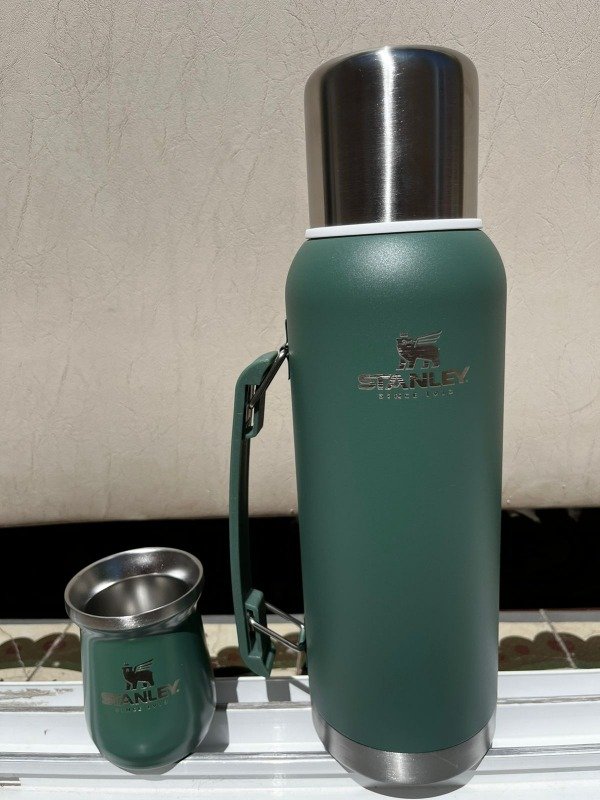 Producto - TERMO CON MATE Y BOMBILLA VERDE MILITAR