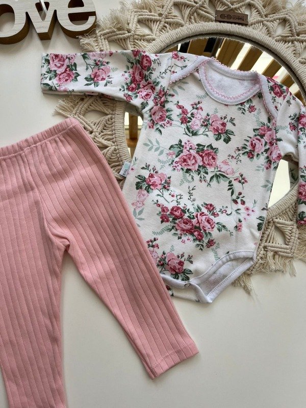 Producto - Set de Body y pantaloncito ROSAS- COD 598