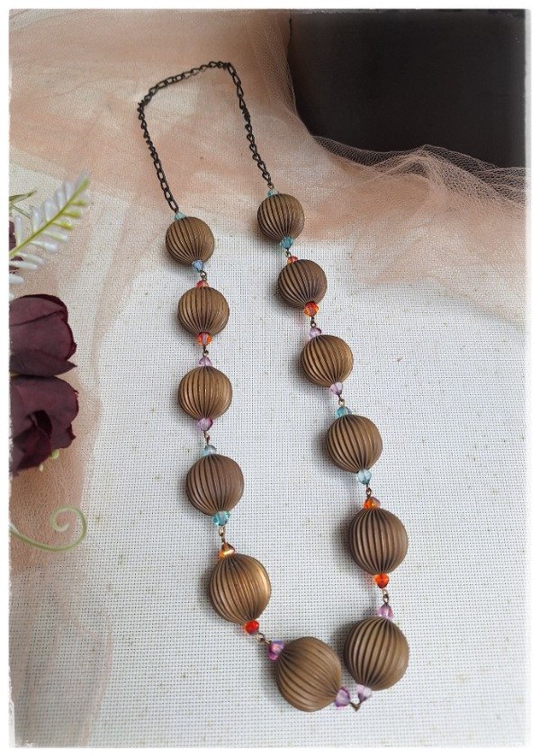 Producto - Collar de cuentas metálicas
