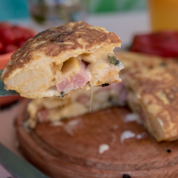 Producto - Tortilla de papas rellena con jamón y queso