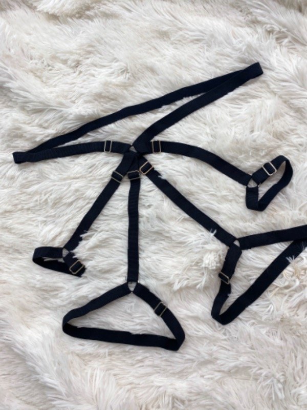 Producto - Arnés cola con esposas