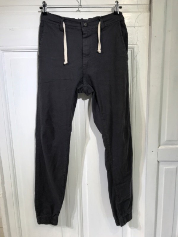 Producto - Jogger RGM gris topo- Talle 42- PRECIO: 24x