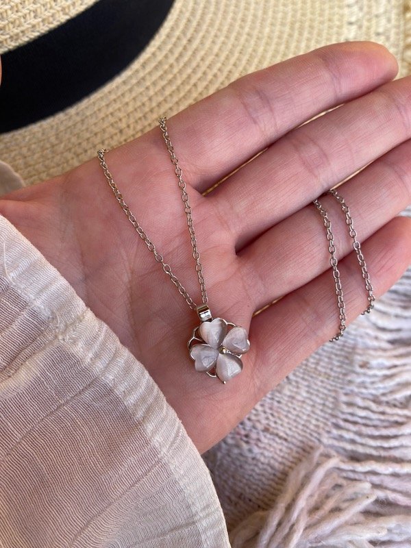 Producto - Collar giratorio Flor Lila A.Q