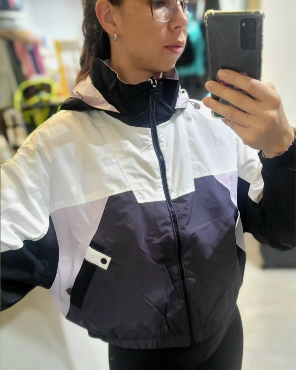 Producto - Campera Rompeviento Reversible Mujer con Capucha 2 Looks en 1