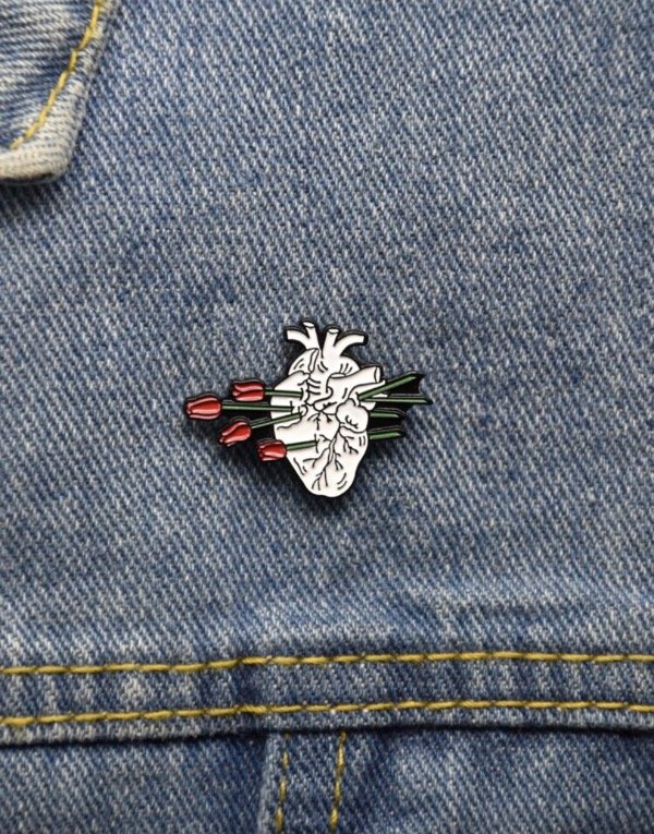 Producto - Pin corazón flechado