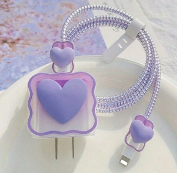 Producto - Protector para cargador 20W iPhone corazon lila