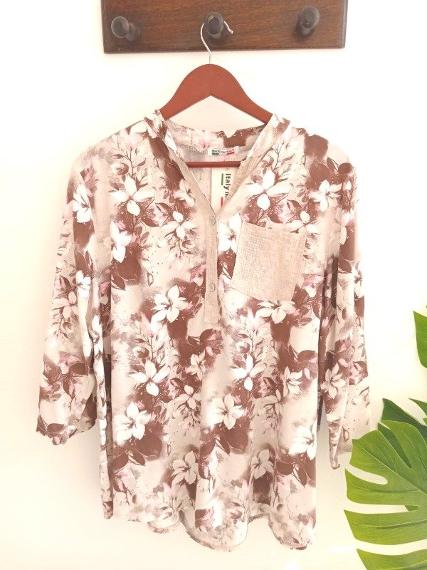 Producto - Blusa c/carterita y bolsillo c/lentejuelas flores marron y rosa