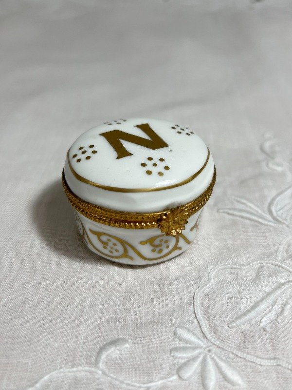 Producto - Pastillero de porcelana Sevres