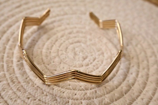 Producto - Brazalete ZigZag acero dorado