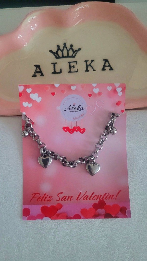 Producto - Pulsera con dijes de corazones de acero quirúrgico