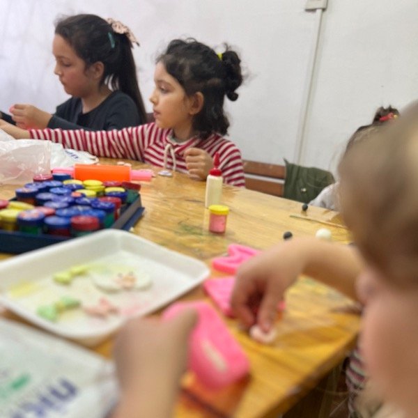 Producto - SEÑA - Taller de porcelana fría para niños LUNES