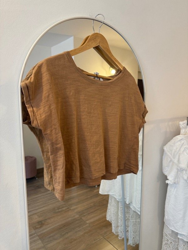 Producto - Remera básica CHOCO Ludmila