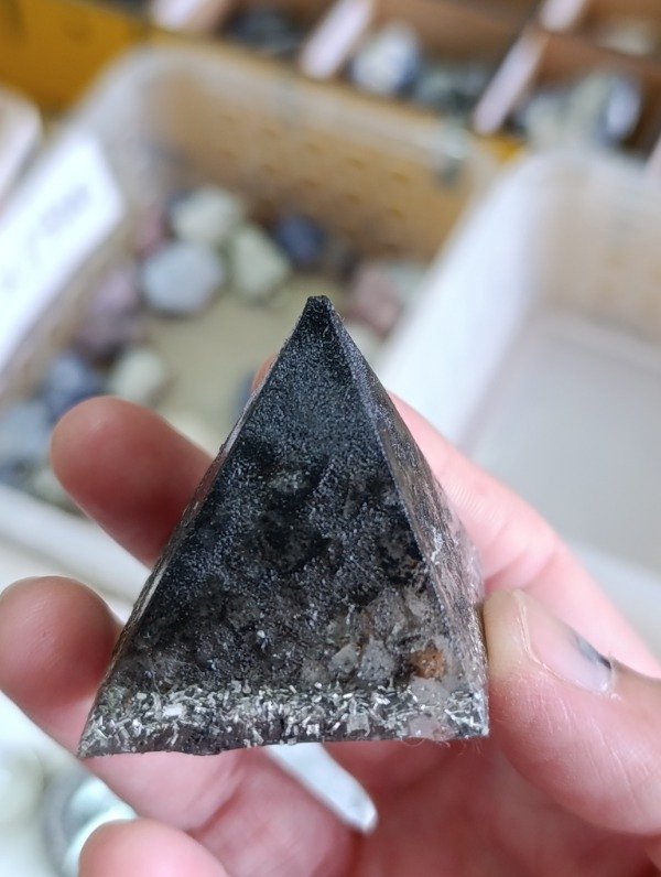 Producto - Pirámide de orgonita negro