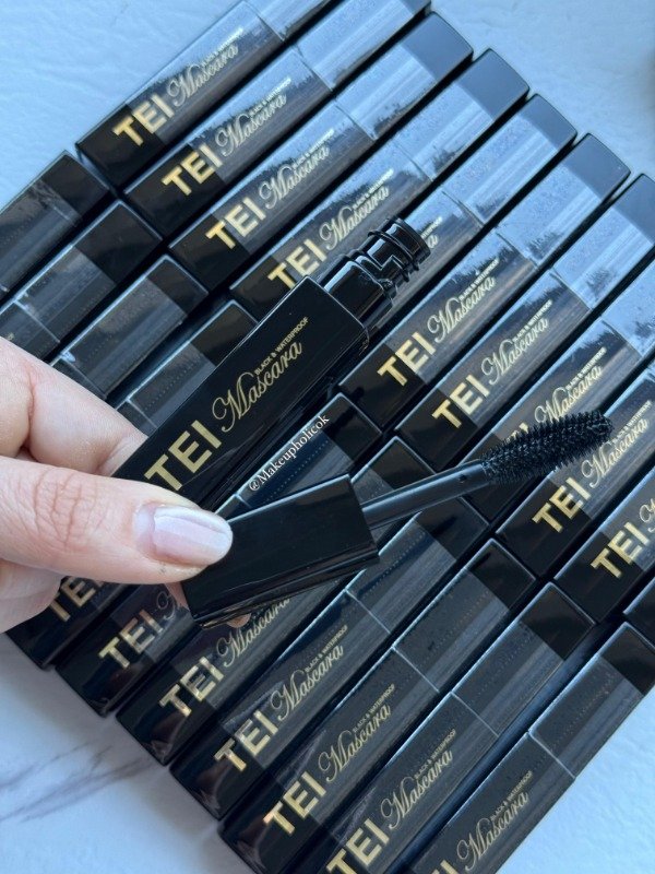 Producto - MASCARA BLACK AND WATERPROOF ENVASE NEGRO - TEI - CAJA DE 24 UNIDADES