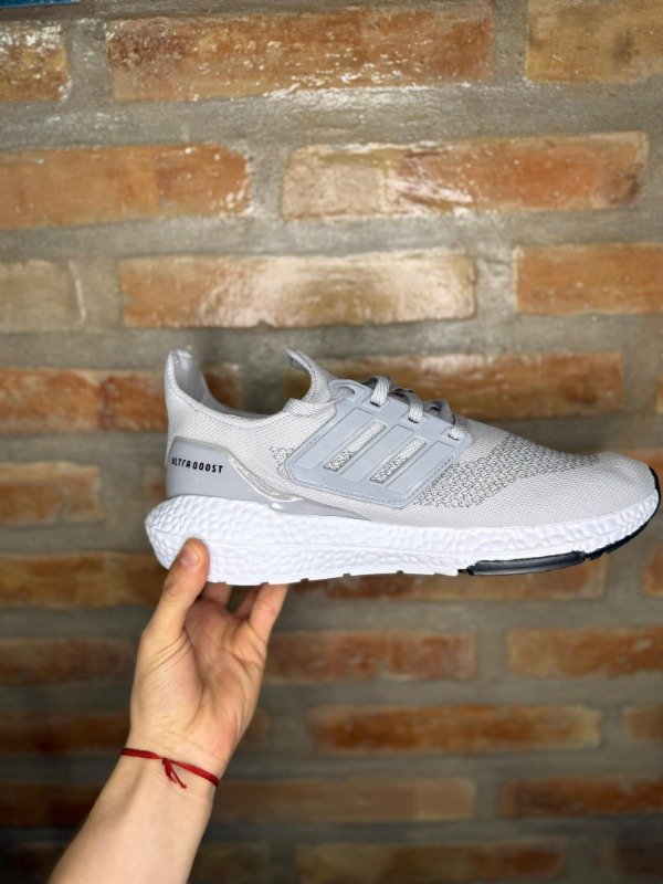 Producto - ADIDAS ULTRABOOST GRIS CLARO
