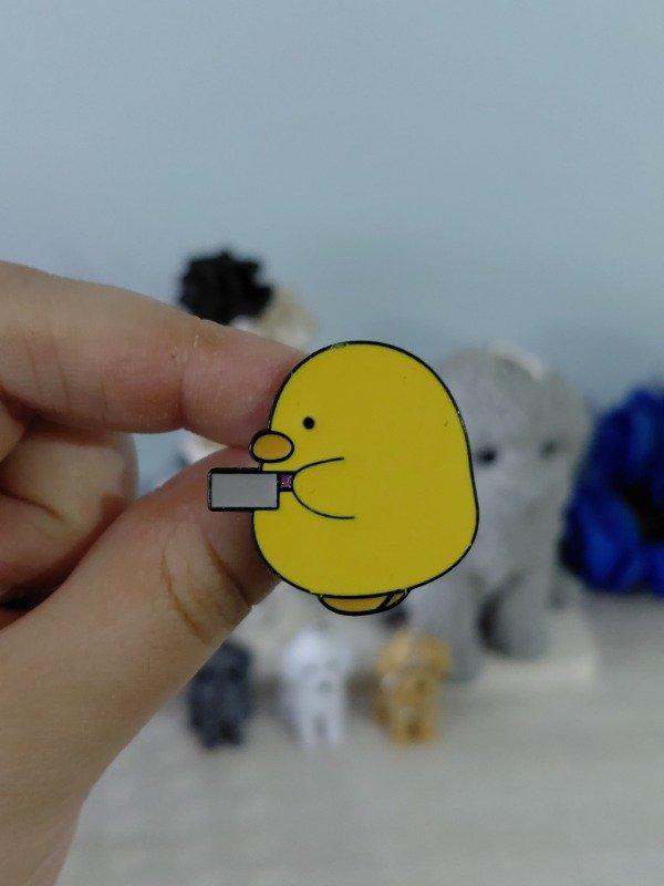 Producto - Pin metalizado - Patito asesino #2482
