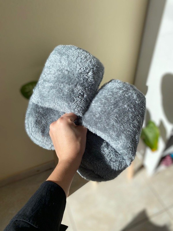 Producto - Pantuflon peluche gris COD 3321