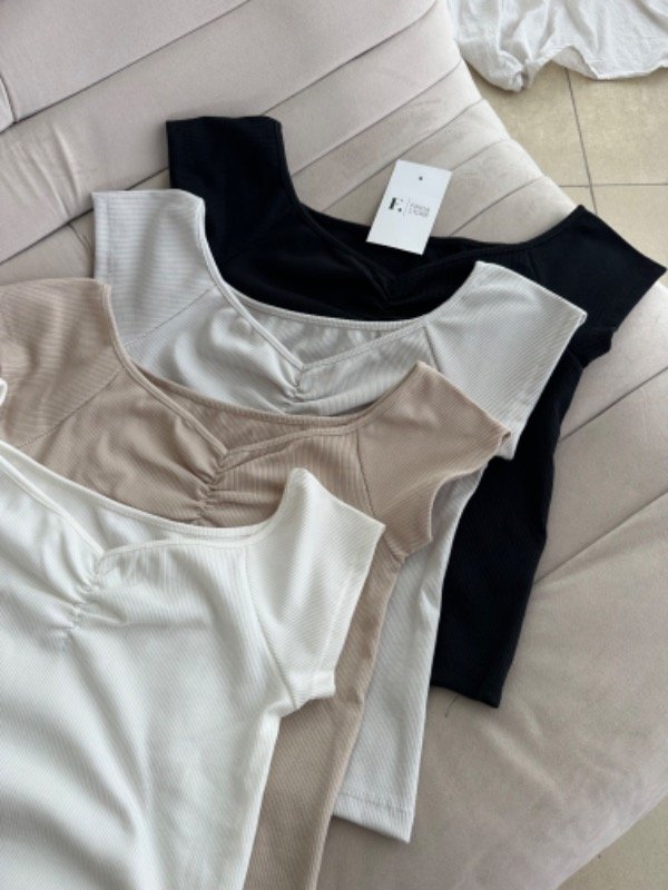 Producto - Básica escote fruncido