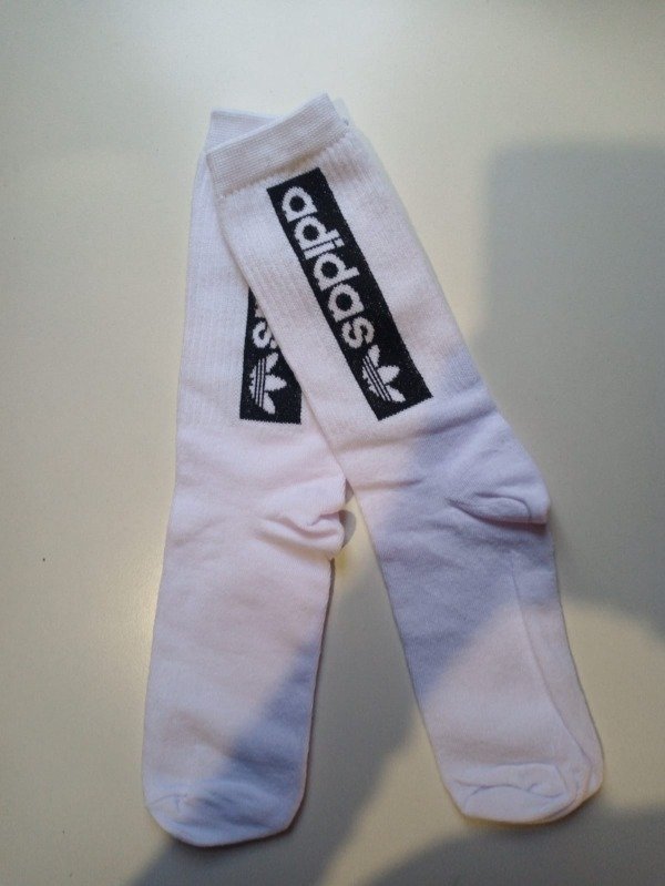 Producto - Media Adidas hueso logo negro