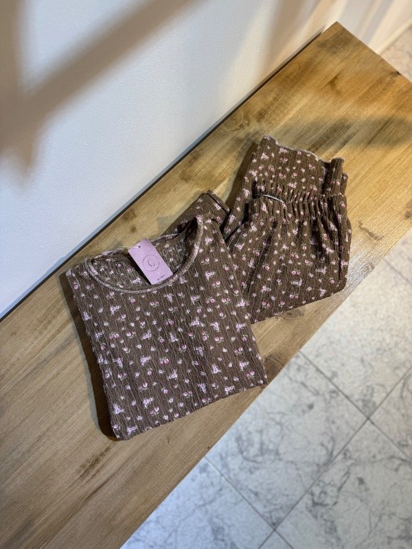 Producto - PIJAMA FLOR MARRON