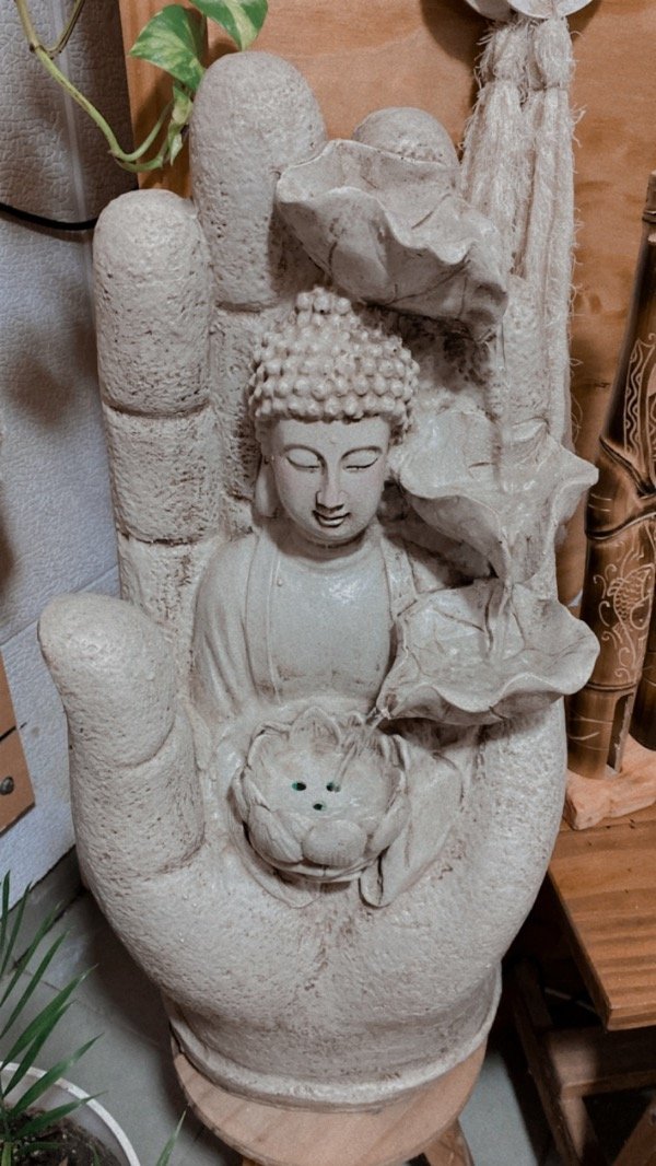 Producto - Fuente Mano Protección Con Buda