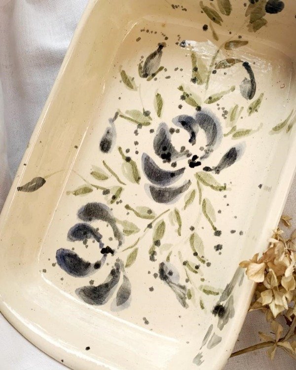 Producto - Fuente rectangular artesanal con flores azules