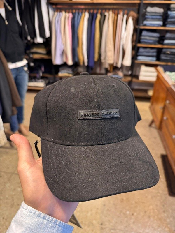 Producto - Gorra negra fingers