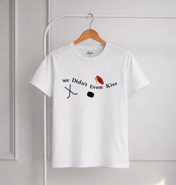 Producto - Remera We Didn't Even Kiss (Heated Rivalry)