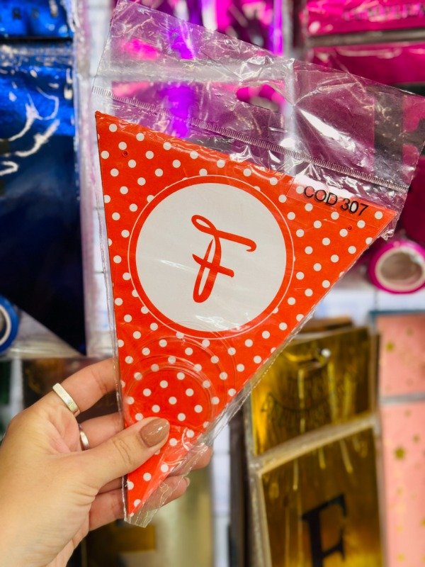 Producto - Banderín triángulos rojo con lunares