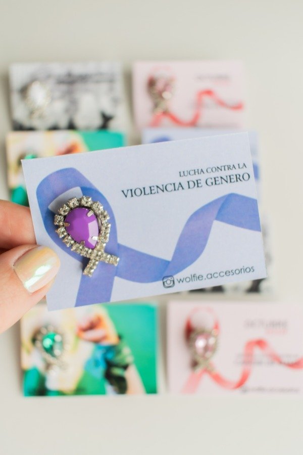 Producto - Pin lazo . violeta