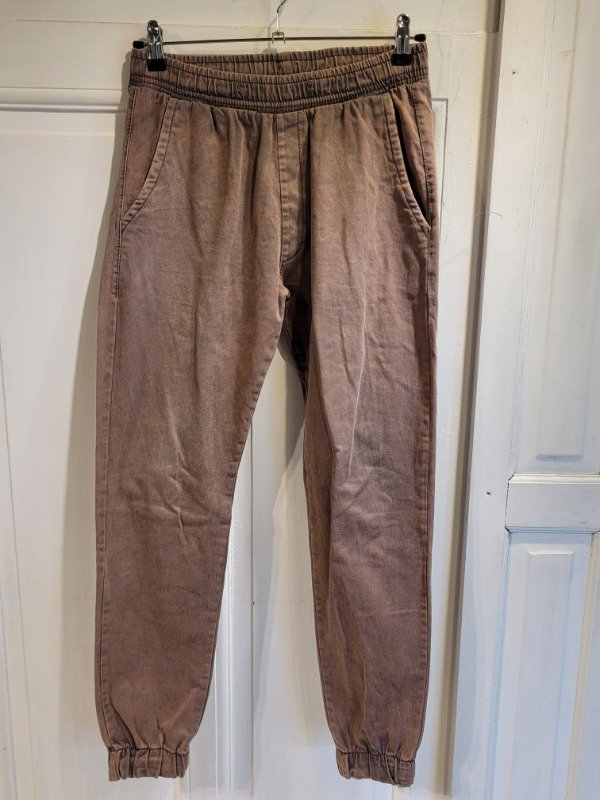 Producto - Jogger TSUMEB marrón rosaseo- Talle 42- PRECio: 28x