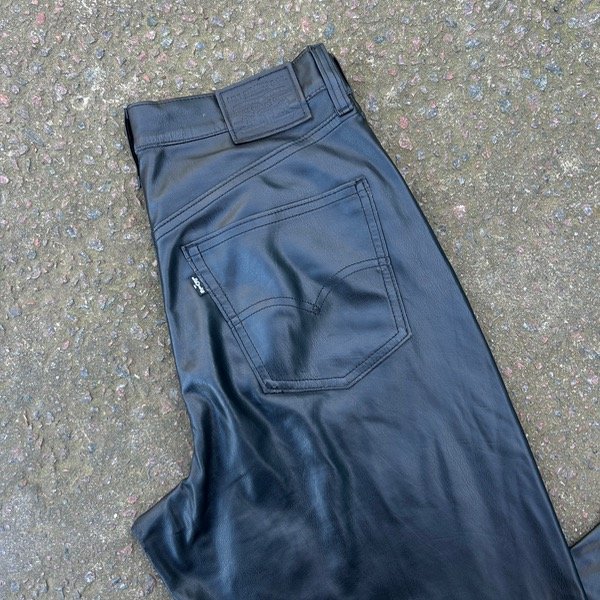 Producto - Pantalón de cuero - Levis 70s High Flare