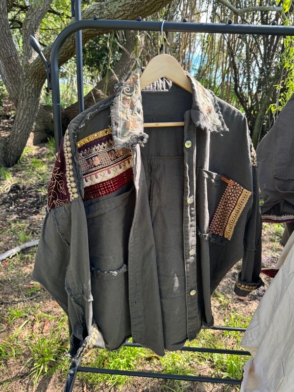 Producto - Camisa con galones
