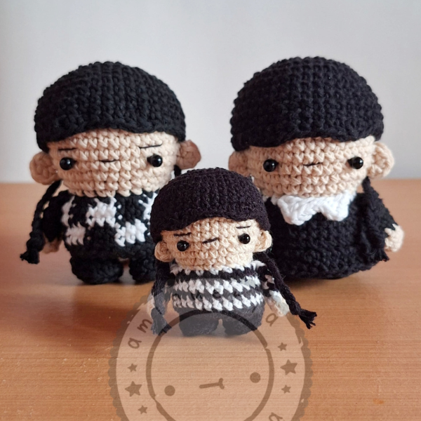 Producto - Merlina Addams - patrón amigurumi