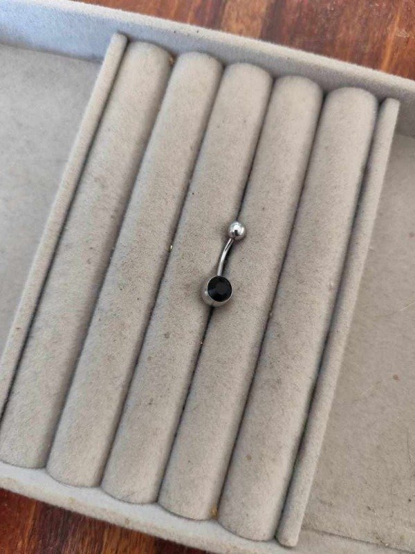 Producto - Piercing ombligo strass negro. Acero quirúrgico