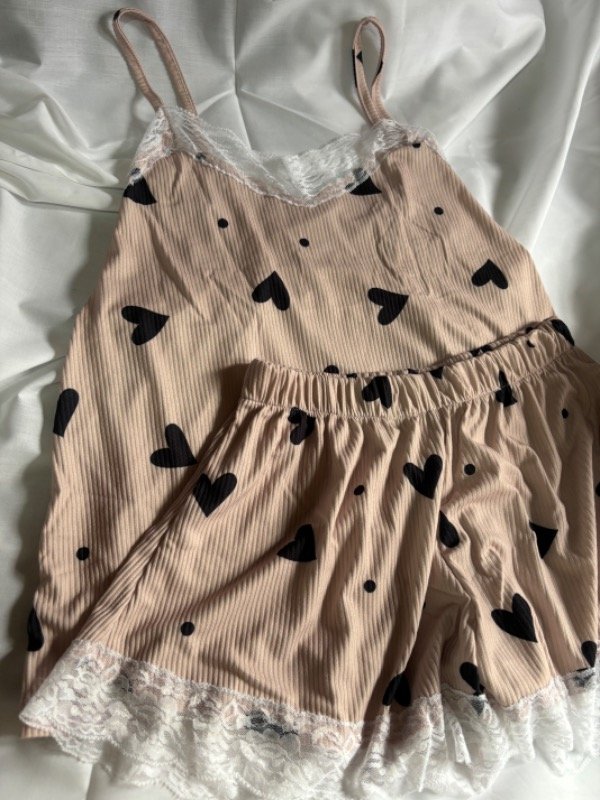 Producto - Pijama musculosa beige corazones (TALLE 1-36-38)