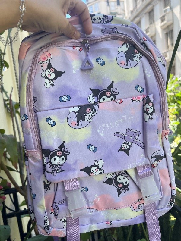 Mochila kuromi lila con dibujitos