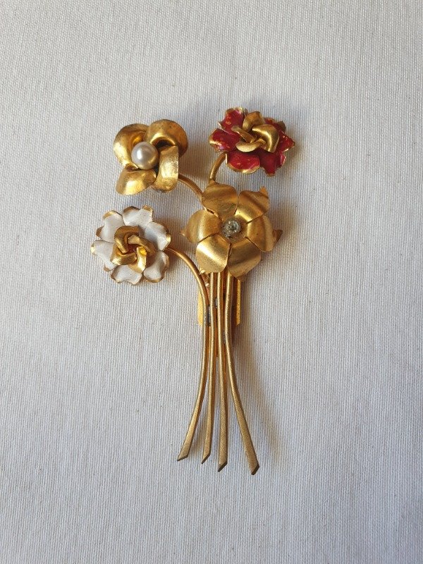 Producto - Clip de Vestido 40s Jardín de Oro - Bouquet Camelias