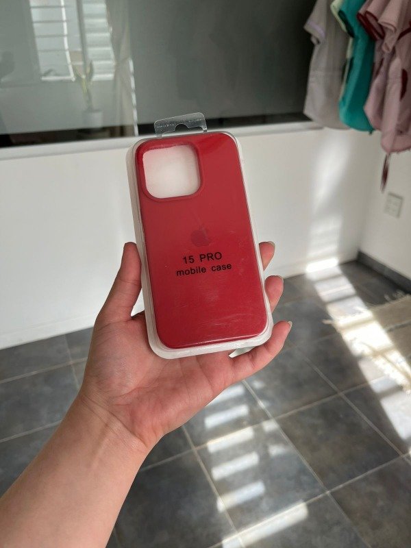 Producto - Silicone Case Bordo (Iphone 15 Pro)