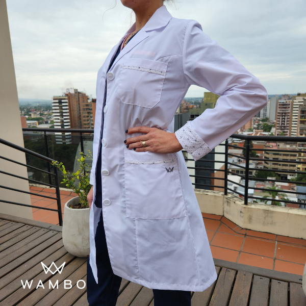 Producto - Guardapolvo Blanco con detalle Hojitas Negras