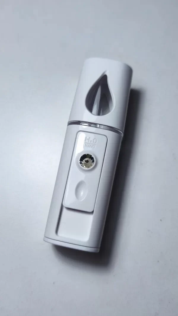 Producto - Mini Humidificador de ambiente. Vaporizador blanco. Cambia de color