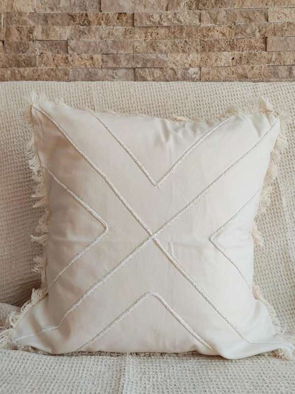 Producto - Funda de diseño 50x50 gabardina diseño cruz cordón crudo