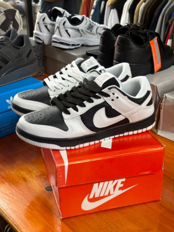 Producto - Dunk Panda Reverse